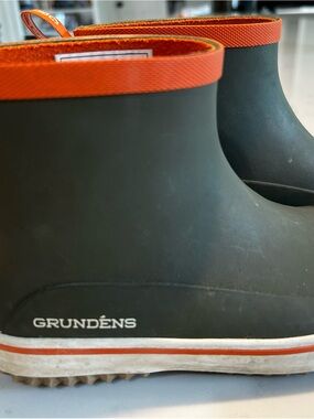 Grundéns kids Deck Boss Boots — Olive Green with Orange Trim size 2